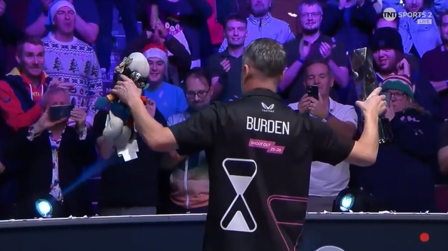 Livesnooker's tweet photo. ☑️ World Seniors champ
☑️ Shoot Out champ

Not a bad 2025 for big AB of London town! 👑 

#ClockIsTicking https://t.co/8Wlh3puyVP