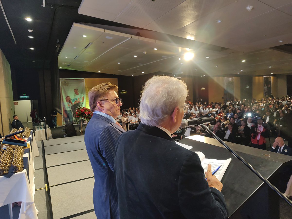 A esta hora <a href="/fundacionlaluz/">Fundación la Luz</a> en la celebración de sus 30 años, con las puertas a la vida. Felicitaciones !!! #Recomendado <a href="/BNOCTURNA/">BOGOTÁ NOCTURNA BNTV</a> <a href="/CORPRENSACOL/">CORPRENSA COLOMBIA</a> <a href="/EfrainMarinoJr/">Efrain Marino Prensa</a>