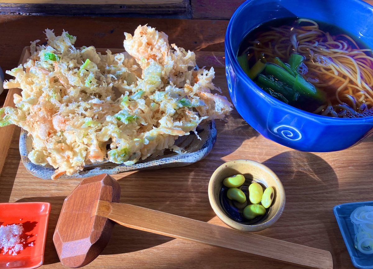cafecinnamo's tweet photo. 私の塔ノ岳写真はすべてこれ、、、ただいま3連敗中。でも昨日は尊仏山荘でお話しした方から丹沢山や鍋割山への縦走情報が聞けて楽しかった⛰️
そして帰りは猛チャージかけて大倉バス停前のお蕎麦屋さんへ滑り込みセーフ！
東名の事故渋滞はあったものの４時には無事帰宅🏠 https://t.co/Pn2yGNyuPs
