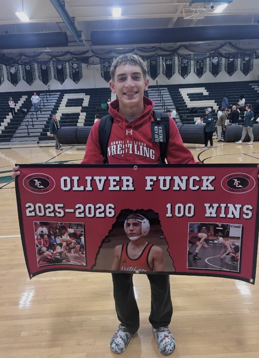 jacksonhanley8's tweet photo. Big congratulations to Oliver Funck who notched his 100th win today! Another Funck joins the 100 win club!
@LebCoSports1 @OFunck26084 @AnnvilleCleona https://t.co/WvPiDwUuEo