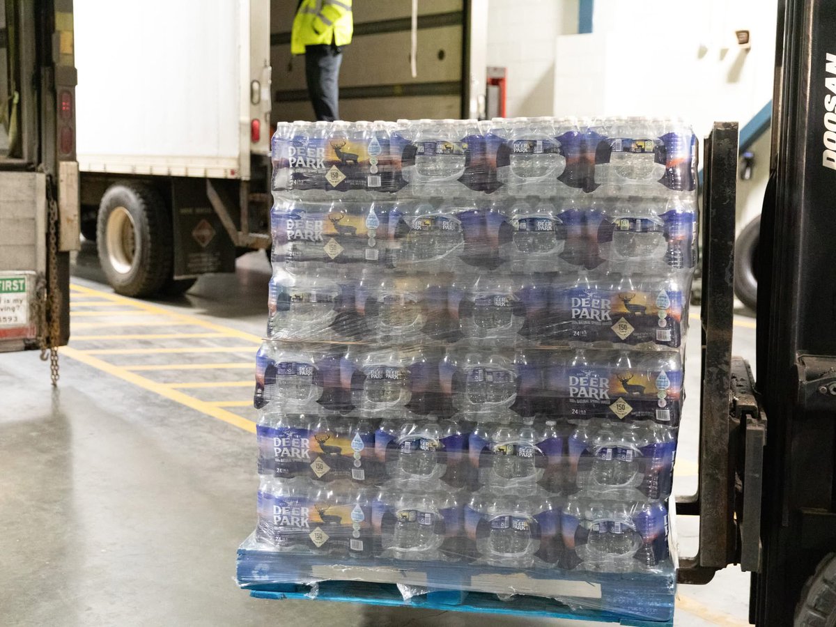 GovNedLamont's tweet image. Useful update on water distribution sites for people in the Waterbury area ➡️ facebook.com/share/p/1Epyy9…