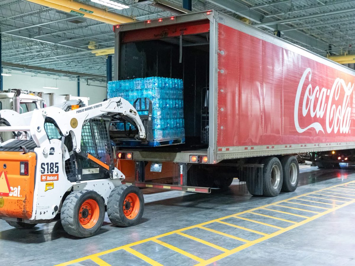 GovNedLamont's tweet image. Useful update on water distribution sites for people in the Waterbury area ➡️ facebook.com/share/p/1Epyy9…