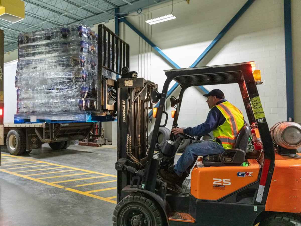 GovNedLamont's tweet image. Useful update on water distribution sites for people in the Waterbury area ➡️ facebook.com/share/p/1Epyy9…