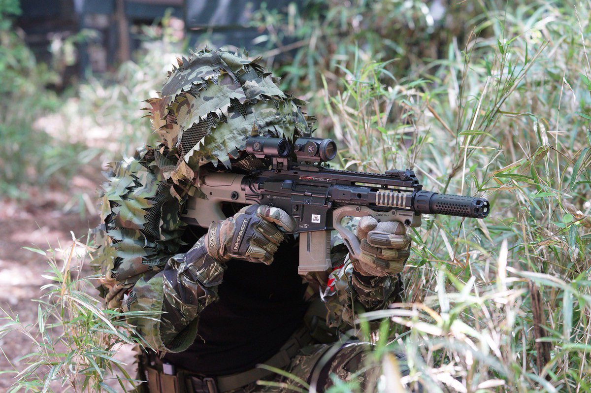 yuuma_gunsou's tweet image. 【🧟&amp;lt; #手元にあるだけで落ち着ける愛銃】

色々持っているんですが、サバゲに必ず持って行く愛銃は
「ICSのCQR」
ですね
☺️&amp;lt;3年目、100回以上サバゲに持って行ってます。
　隅から隅まで自分でカスタムしているのと、壊れるたびに自力で直してきたので愛着があります✨…