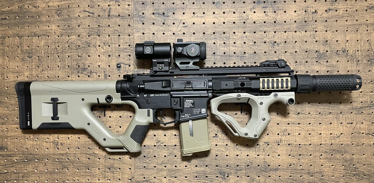 yuuma_gunsou's tweet image. 【🧟&amp;lt; #手元にあるだけで落ち着ける愛銃】

色々持っているんですが、サバゲに必ず持って行く愛銃は
「ICSのCQR」
ですね
☺️&amp;lt;3年目、100回以上サバゲに持って行ってます。
　隅から隅まで自分でカスタムしているのと、壊れるたびに自力で直してきたので愛着があります✨…