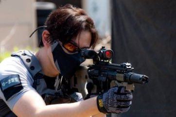 yuuma_gunsou's tweet image. 【🧟&amp;lt; #手元にあるだけで落ち着ける愛銃】

色々持っているんですが、サバゲに必ず持って行く愛銃は
「ICSのCQR」
ですね
☺️&amp;lt;3年目、100回以上サバゲに持って行ってます。
　隅から隅まで自分でカスタムしているのと、壊れるたびに自力で直してきたので愛着があります✨…