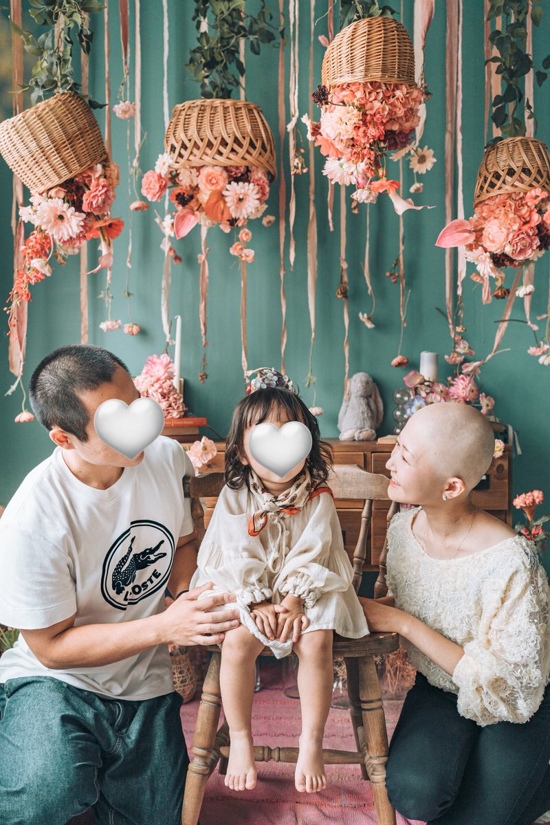 乳がん告知から丸一年が経ちました！1年前、まさか20代のうちに、人生で二回も癌になるなんてってショックだった。診断後は妊孕性温存、手術、抗がん剤治療と怒涛の日々。その時は確かに辛かったんだけど、今はもうそのつらさも忘れて過ごしてる🫣内分泌療法は今後10年続くけど頑張れそうです🙂‍↕️