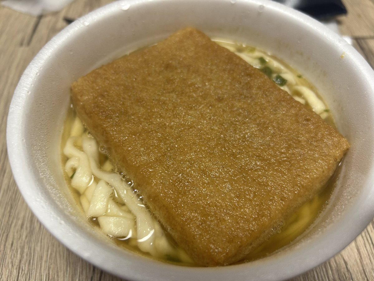 おはようございます☂️
冷たい雨の関東。。風邪をひかないように頑張ろう♪
8分どん兵衛うまし。
