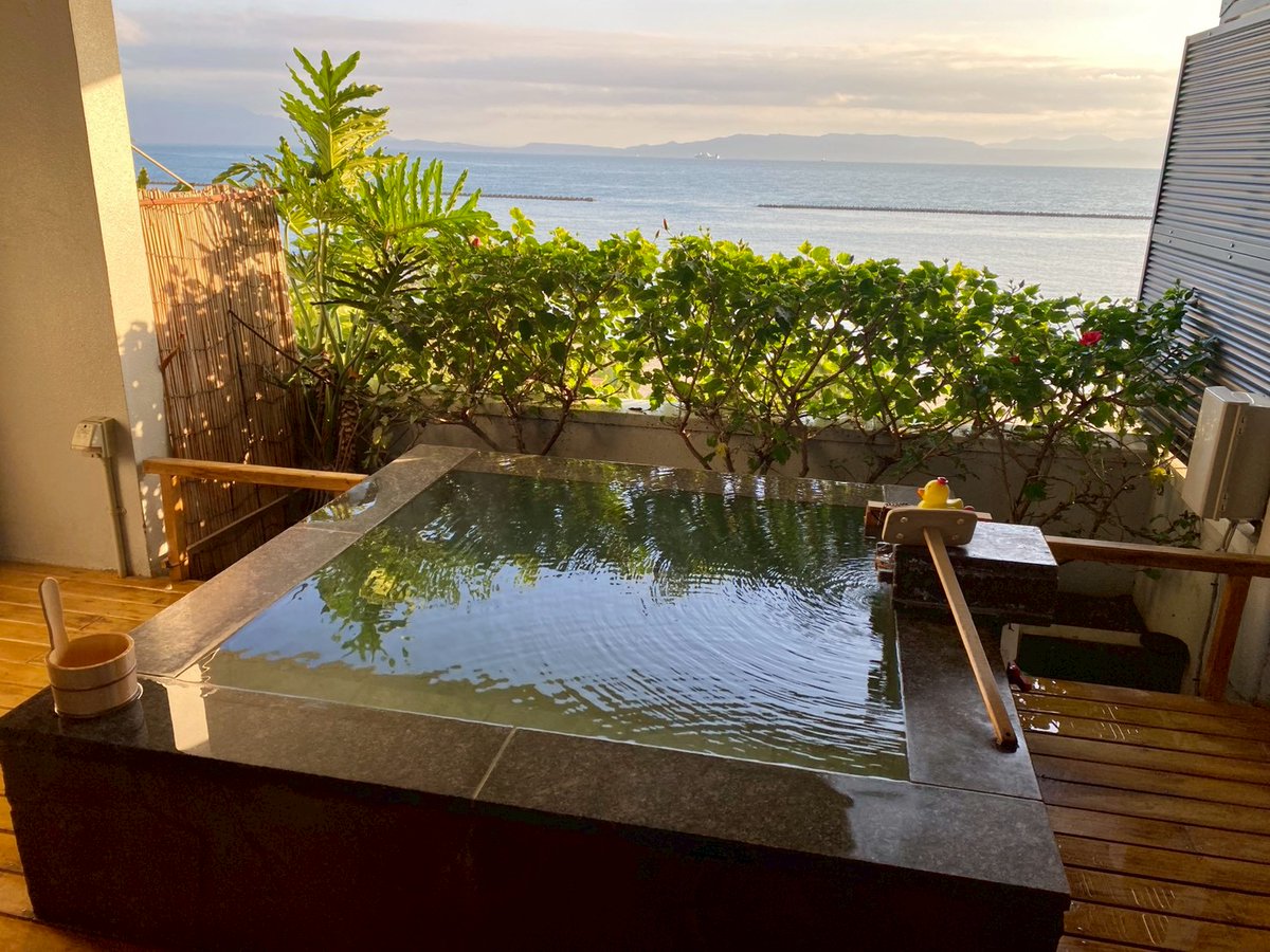 choco_0605's tweet photo. 鹿児島指宿
夫婦露天風呂の宿吟松
いい宿💯リピートしたい
部屋風呂♨️がいい湯で無限に入れる。
展望露天風呂から景色も最高🎶
写真無いですがインフィニティー温泉😙
立地もよく、歩いて砂むし会館行けます。砂むし温泉初体験
#吟松 #指宿 https://t.co/wMGDOhK9I1