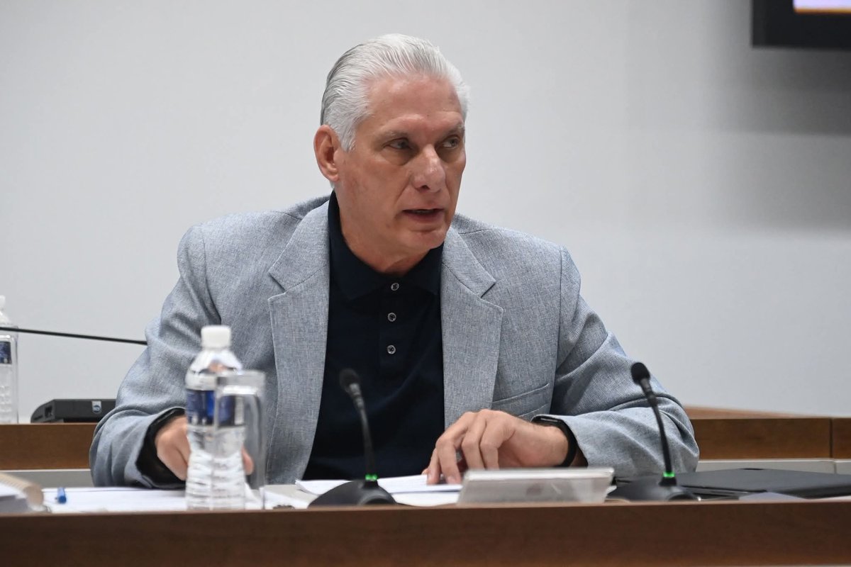 "Todos los días desde el Partido tenemos que respondernos una pregunta. ¿Cómo debe actuar la militancia y la organización partidista en los barrios, en los centros de trabajo y estudio para ser escucha activa, movilizadora y ejemplo personal?
 <a href="/DiazCanelB/">Miguel Díaz-Canel Bermúdez</a>
#XIPlenoCC #PinardelRío