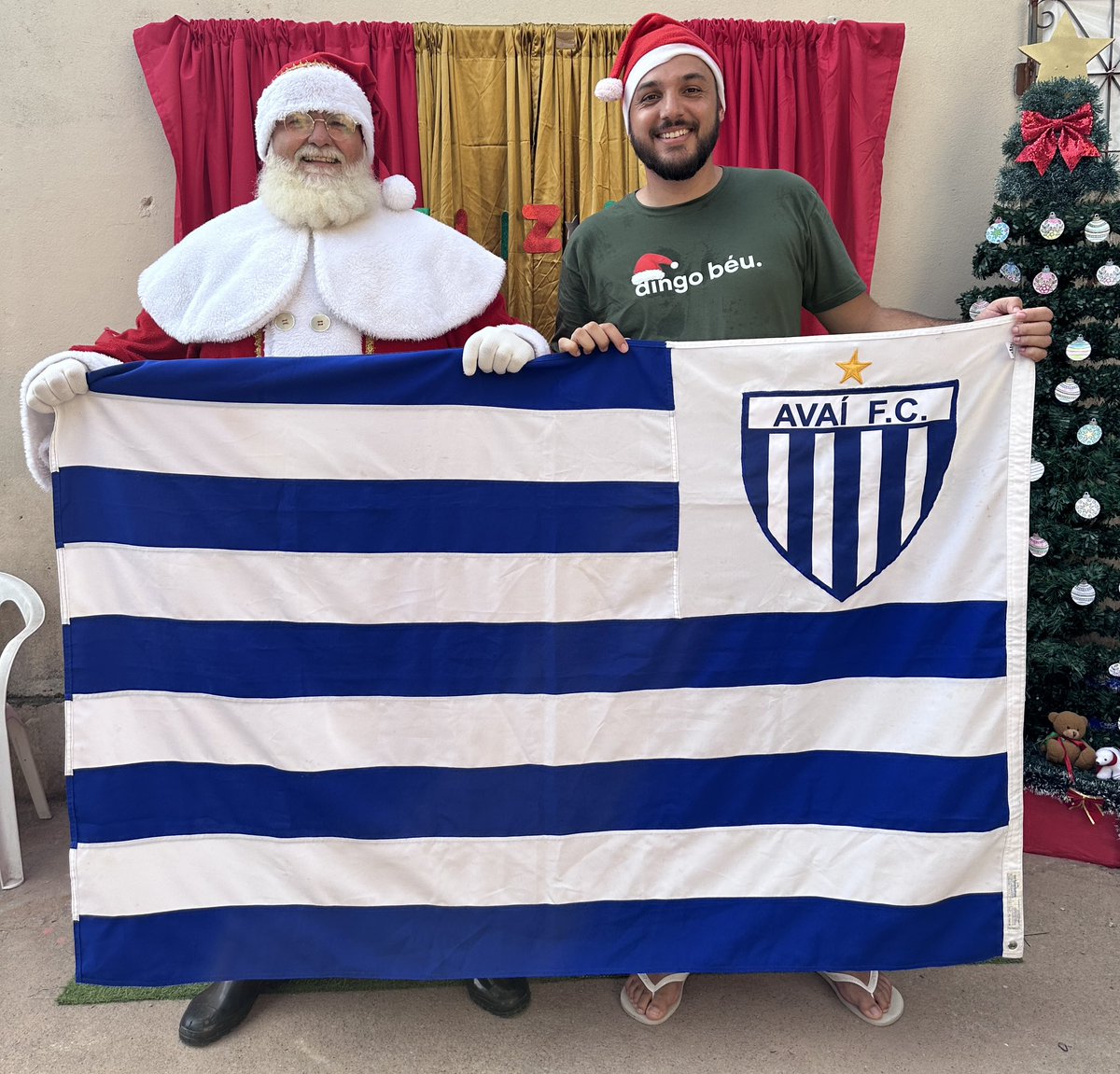 wictormachado17's tweet photo. 🎅✨ Querido Papai Noel, neste Natal traz aquele Avaí de volta pra alegrar meu coração! 💙 https://t.co/w0GekeUTNW