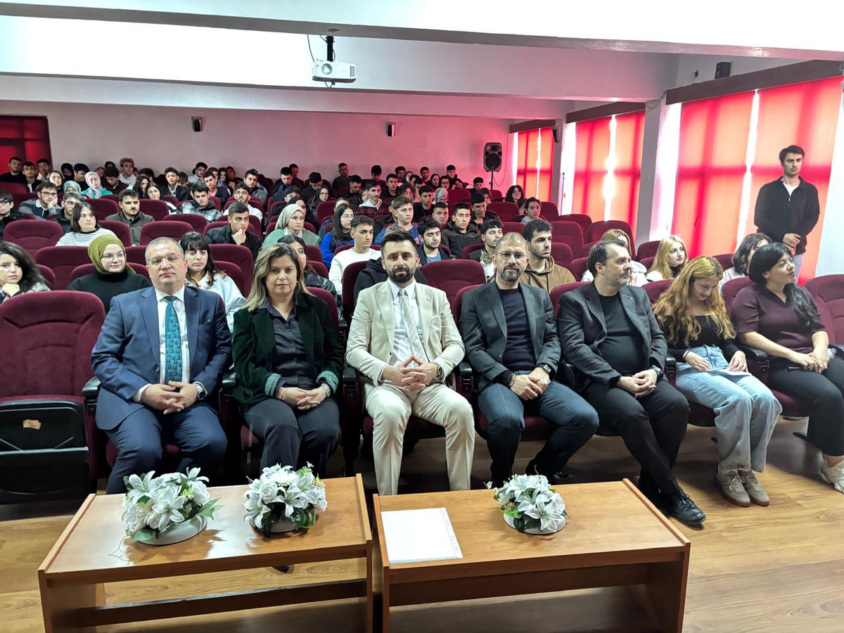 ISPARTAGGK's tweet photo. YÖK ile Türkiye TOBB arasında imzalanan“Meslek Yüksekokulları Eğitim İş Birliği Protokolü” kapsamında, Isp.Uygulamalı Bilimler Üni. Atabey MYO'da "Girişimciliğin Püf Noktaları" başlıklı etkinlikte, Genç Girişimciler olarak  girişimci adayı öğrencilerimiz ile bir araya geldik. https://t.co/hLgNDsJkm2