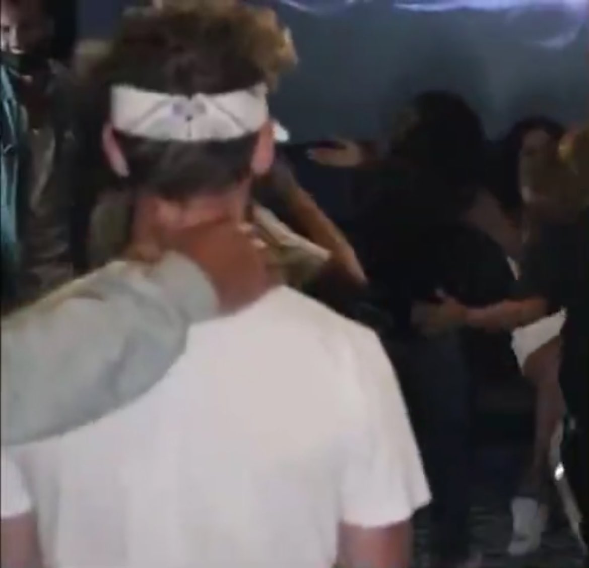 anysunsett's tweet image. A frase do bailey fica muito mais engraçada quando a gente lembra dessas situações….