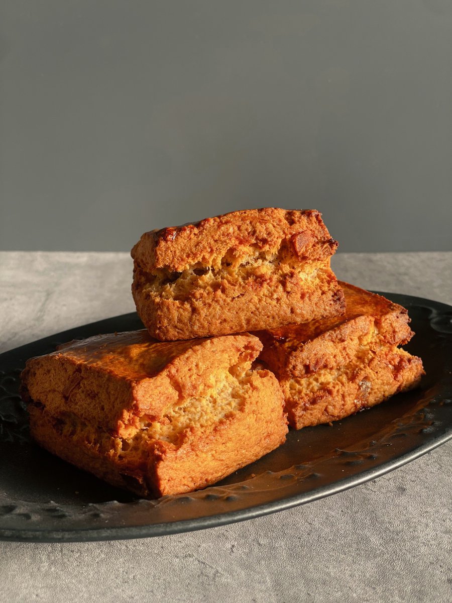 本日20:00〜
数量限定にはなりますが、BASEにてスコーン便募集します✨
12月のご褒美スコーン便
・にゃんこスコーン(生クリーム＆発酵バター)
・アールグレイ
・さくざくチョコチップ
・今月のスコーン　アップルシナモン
ご注文は下記URLから🐈

mizocasucre.theshop.jp/items/128184691