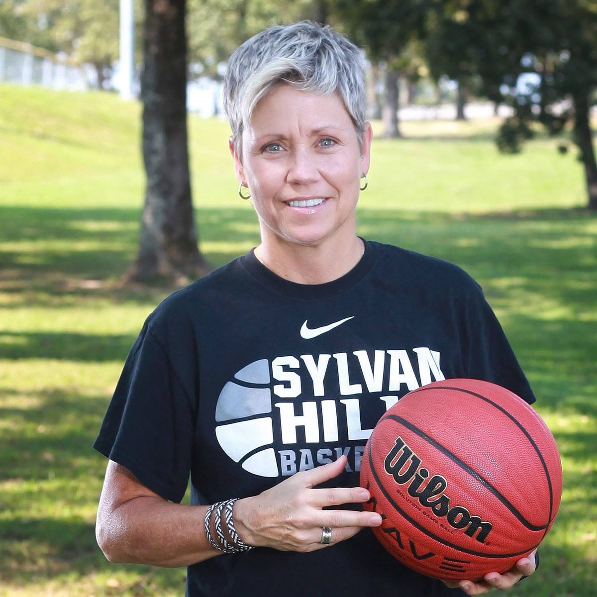 smitherenes3's tweet photo. .@CoachSkutty @ChuckieKempf @ESPNU 

Coach Brooke and Jianna Morris played for the same high school coach, Shelley Davis! Brooke at Hamburg and Ji at Sylvan Hills. https://t.co/iLaRxBRgGy