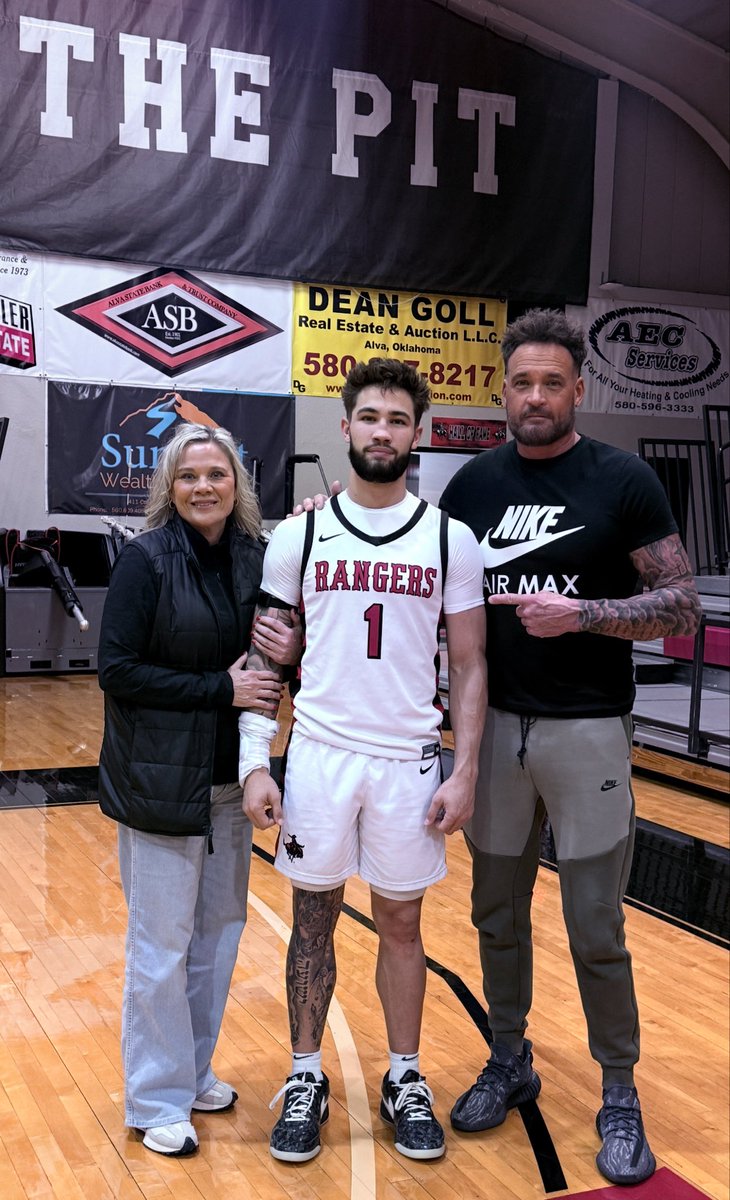SassyDangThang's tweet photo. Got the W and finally a picture in the Uni today! Mamas heart is happy! ❤️🖤🏀#Dropped30 #RRR 🔥 @Proverbs8_13 @maxalex32 https://t.co/P2ufL6Ew4b