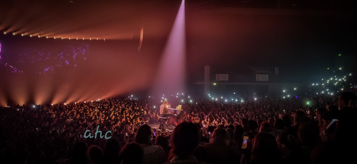 Nadflare's tweet photo. Oh wow quel concert 😍 !!! #PierreGarnier https://t.co/5zXJBc3pJH