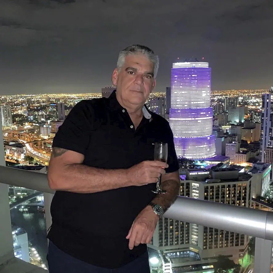 baudorio's tweet image. ⚠️VEJA: Os seguranças do contraventor Alcebíades Paes, o Bid, foram condenados pelo Tribunal do Júri do Rio pelo assassinato ocorrido em 2020, na Barra da Tijuca. 

Segundo o MPRJ, o crime foi encomendado por Bernardo Bello Pimentel Barboza, rival na disputa pelo controle do jogo…