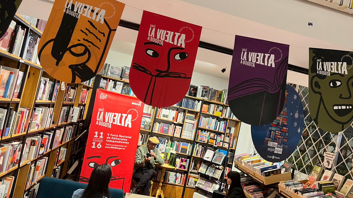 BibloRedBogota's tweet photo. ¡Esta Vuelta no se detiene! 🤩
Ahora nos acompaña el autor Adlai Stevenson Samper (@AdlaiSteven), periodista, escritor y músico colombiano, en una conversación sobre la etapa barranquillera del Nobel Gabriel García Márquez. Una oportunidad para explorar Macondo desde la Librería La Verbena.