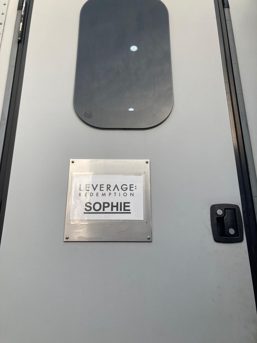 Gina Bellman tweet media