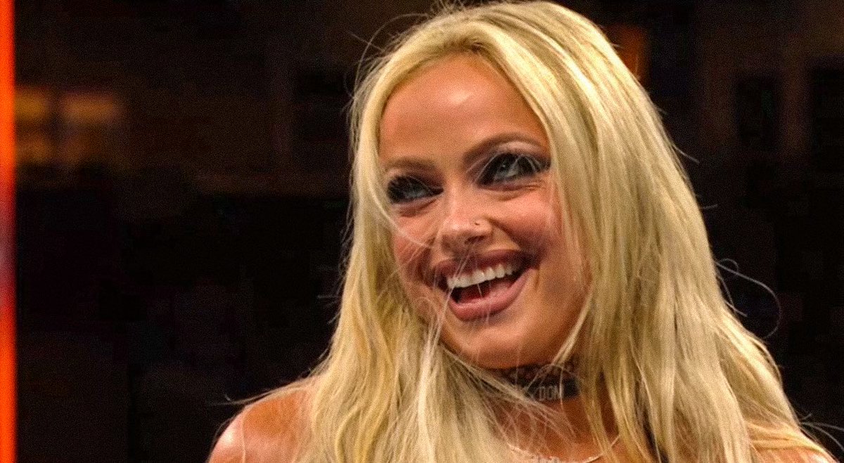 maddiemania_'s tweet image. Hot and evil