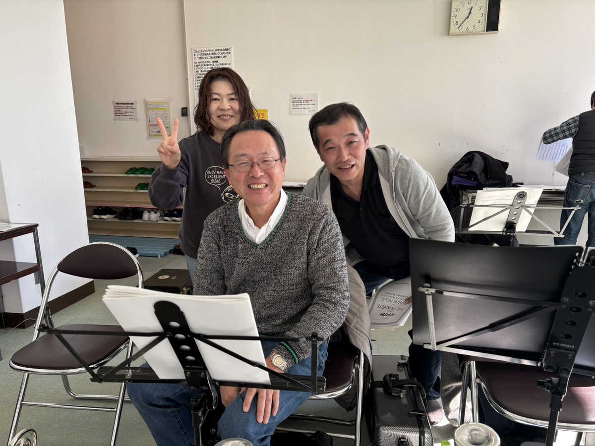 12/7の練習風景です♪
次回の演奏会に向けて色んな曲の音だししました！
団員募集中！！