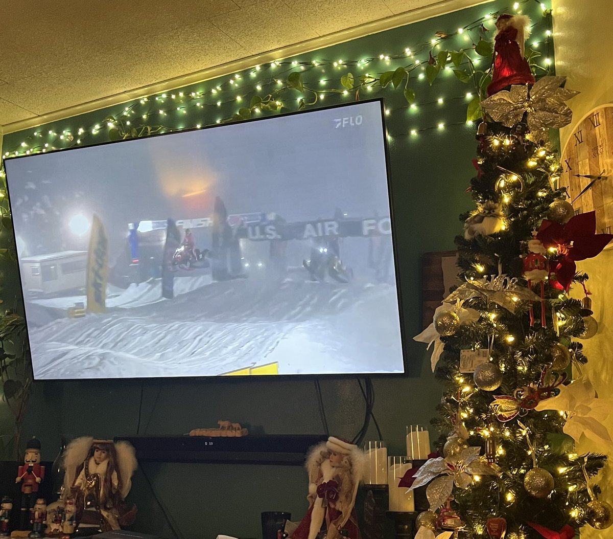 AbsoluteZero10's tweet image. Christmas and @Chris_Hawkey on FloRacing! Could life be any better?!