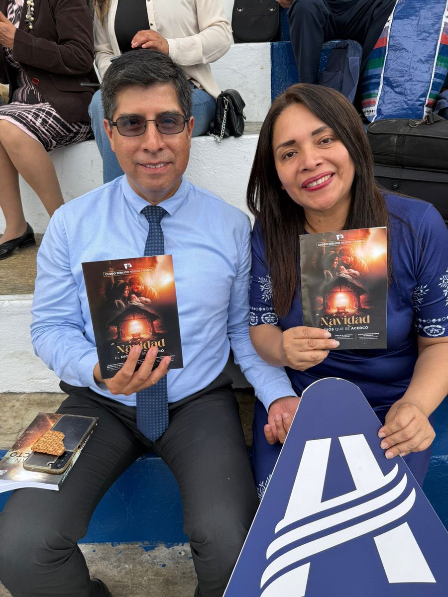 AdventistasAPCE's tweet photo. La educación también se une a #TodosPorTodo. 💙
El Colegio Adventista España participó en la Cantata Navideña de la Municipalidad de Breña, compartiendo esperanza e invitando al curso bíblico 📘 Navidad: El Dios que se acercó.🙏 https://t.co/OW1PAo8RUL