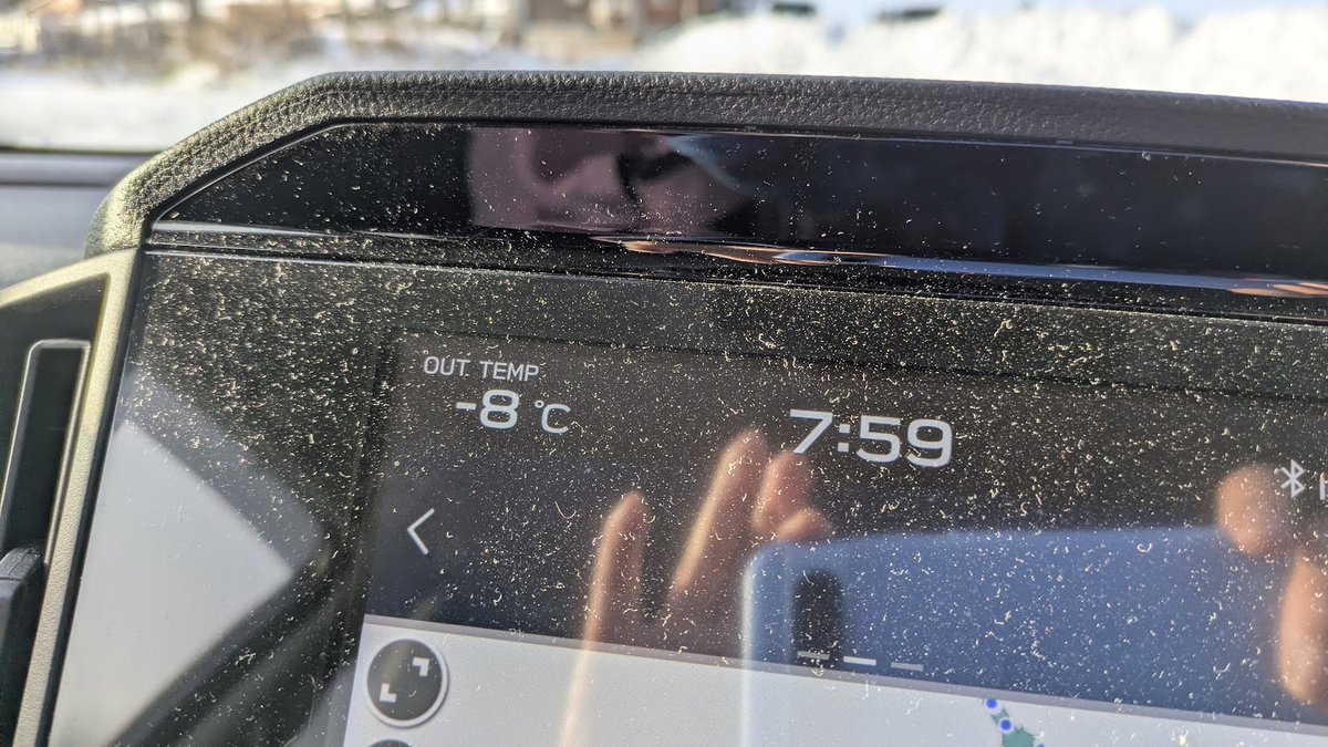 emimaru2's tweet photo. 夢のような霧氷だったが、悪夢のような爆風だった。稜線を歩いている時吹雪で前が良く見えず、帰りに遭難しちゃうかもと思った。休日で人がいたから上を目指したが、貸し切りだったら降りていたろう。そうしたら北アルプスは観られなかったね。 https://t.co/ApzPWAQlOW