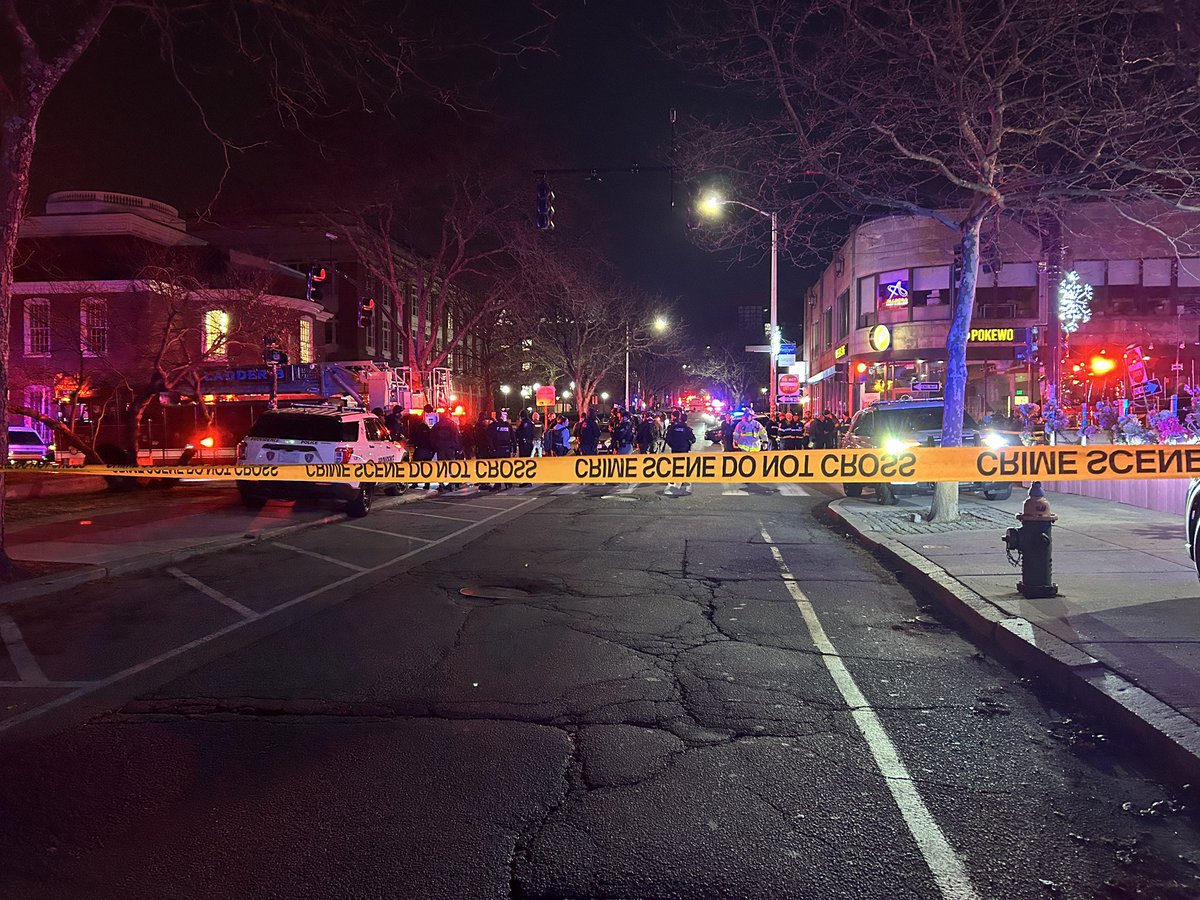 MikeCerulloTV's tweet image. Updated look at Thayer and Waterman. At least 2 killed, 8 seriously hurt after shooting at Brown University, according to Providence mayor. @NBC10