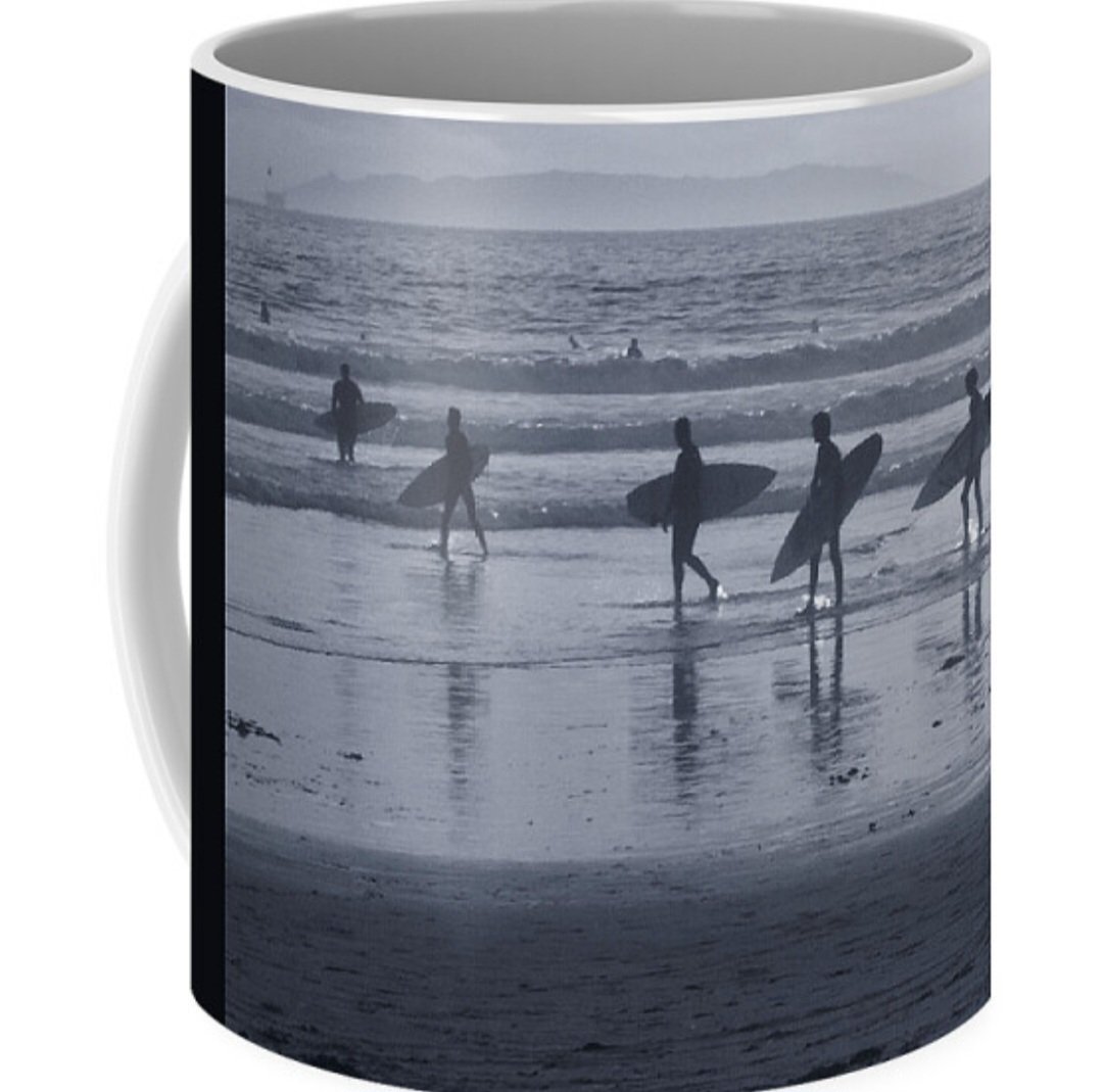 TockeyImages's tweet photo. https://t.co/QqSEsvU9Ym

5 Surfers Black and White 

Putting my photos on Fine Art America has been fun. It has been refreshing to discover many different ways to share what I create with others. 
#customtshirt #totes #shopping #totebag #bags #fineartamerica #tshirts #surfing https://t.co/WYG8YC1OvN