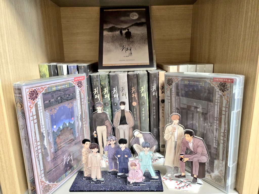 #귀태 #재이미샵 #펭귄
완전체 합! 생각보다 이른 배송에 주말을 행복으로 꽉 채웠습니다. 
어디에 있어도 자신들만의 낙원을 만들어갈 그들의 영원한 평온과 행복을 바라봅니다.  오랜 시간 연재해주시고 소장본까지 내주셔서 감사합니다 작가님^^