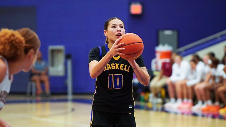 ndnsports's tweet photo. Haskell Indian Nation University women’s basketball pull away late to upset NCAA Divison II Rogers State, 77–69
#NativeAthletes #HINU #OnwardHaskell #NAIA
Read at: https://t.co/gm1ieRUfj7 https://t.co/to5qATFnFe