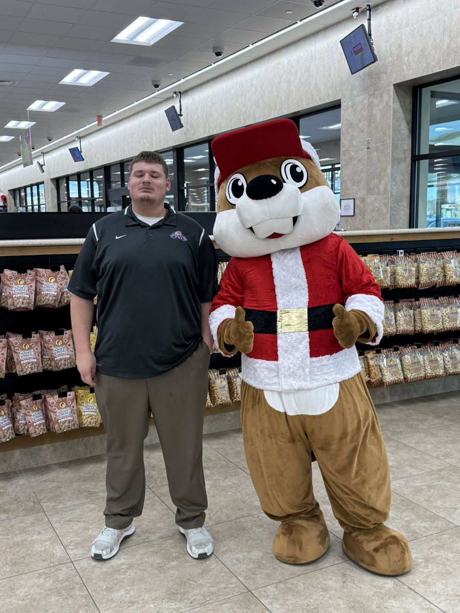 CoachMesser74's tweet image. Great day for @olcjmesser, my wife and myself. Thank you @SUhornetsFB for an amazing official visit!