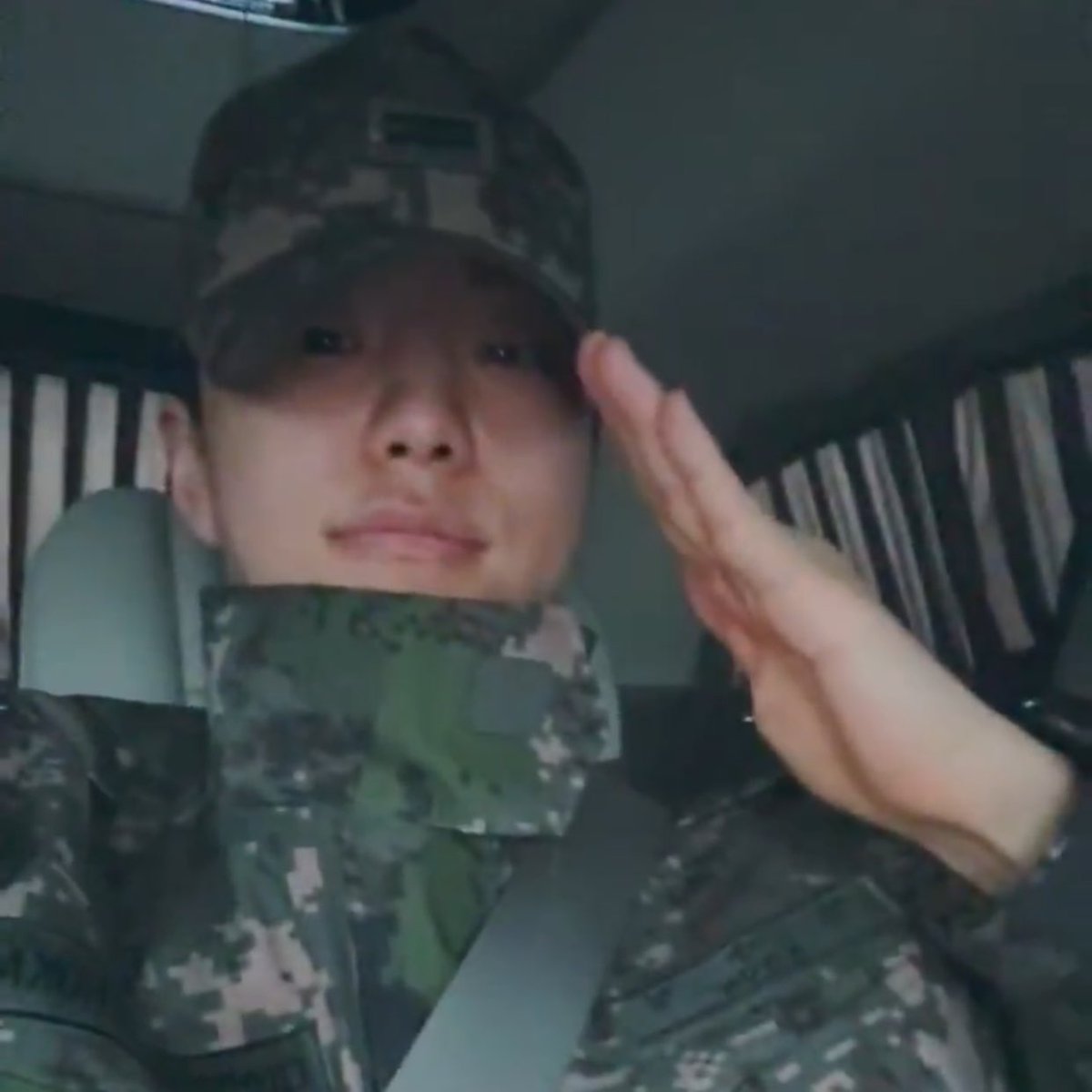sounds_of_cheol's tweet photo. capture time 🪖🐯 https://t.co/E7WSaoBu5J