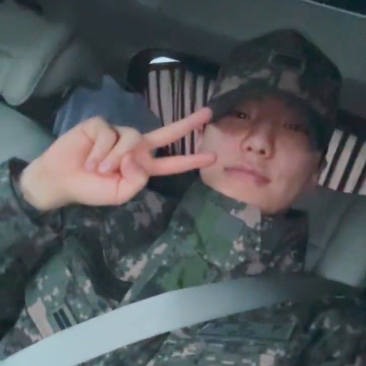 sounds_of_cheol's tweet photo. capture time 🪖🐯 https://t.co/E7WSaoBu5J
