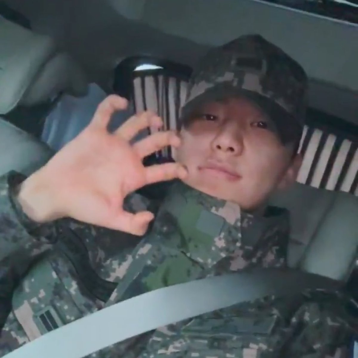 sounds_of_cheol's tweet photo. capture time 🪖🐯 https://t.co/E7WSaoBu5J