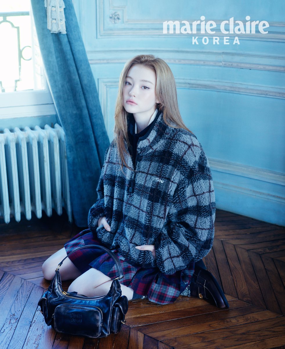 MIUMIUofficial's tweet photo. ELLA from @OFFICIAL_MEOVV in Miu Miu Holiday for Marie Claire Korea.

Photographed by Kim Hyungsik
Fashion Editor: Choi Inseon.
Stylist: Lee YoonKyung.

#MiuMiuHoliday #MiuMiuEditorials https://t.co/vTw3RZJUWS