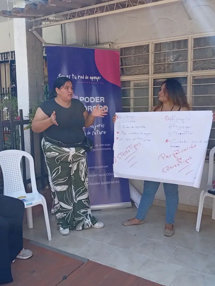 Con éxito culminamos  formación y fortalecimiento en términos de cuidados y genero. Gracias @cuidartecali por dejarnos ser parte y fortalecer la red de cuidado, tal como ya venimos impactando y dejando huellas. 
Somos #podersororo #reddecuidado #cuidados #reddeapoyo #SaludMental