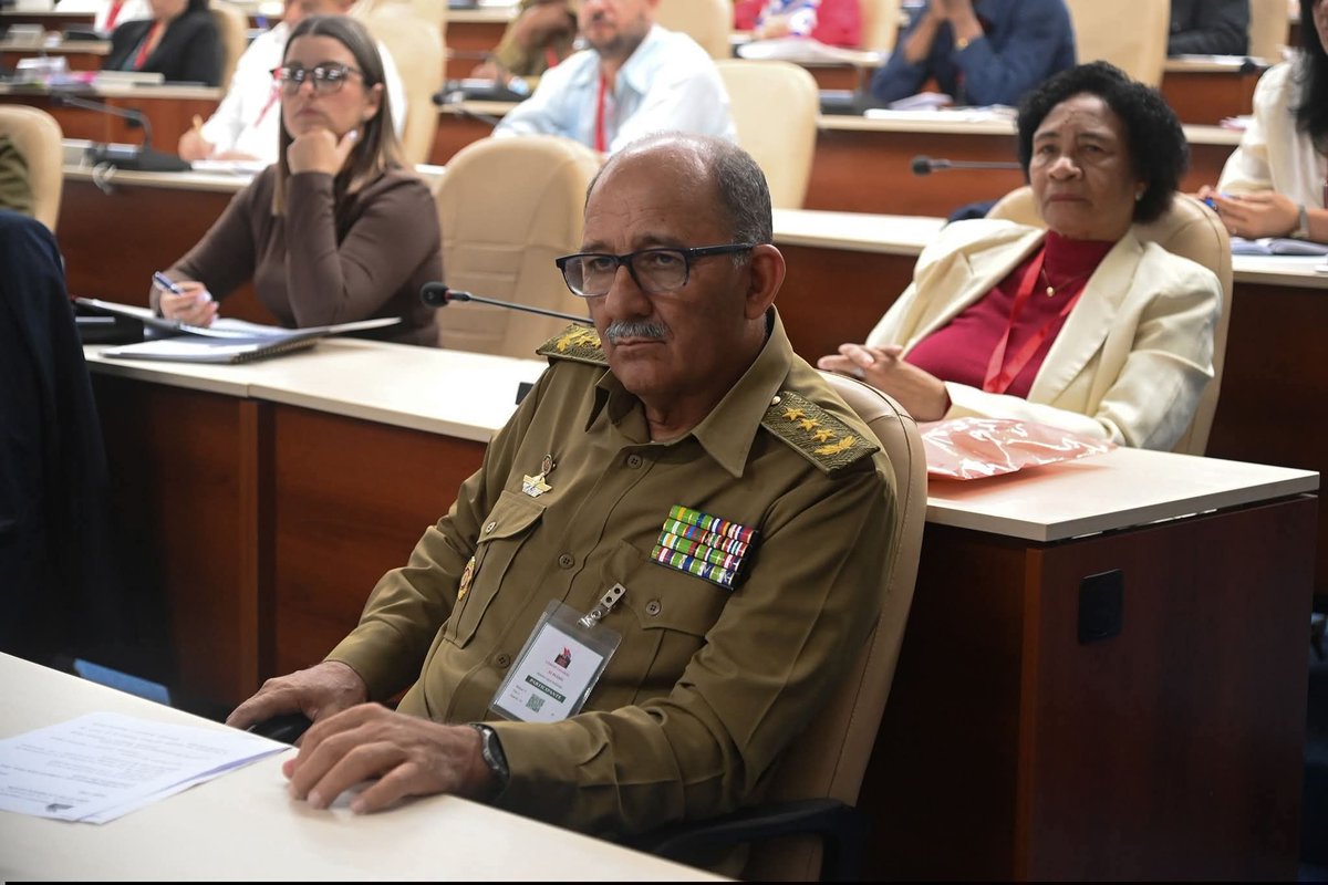 El #XIPlenoCC acordó promover a miembro del Buró Político al General de Cuerpo de Ejército Roberto Legrá Sotolongo, Viceministro Primero y Jefe del Estado Mayor General de las Fuerzas Armadas Revolucionarias. Un combatiente que es ejemplo. #Cuba #PinardelRío