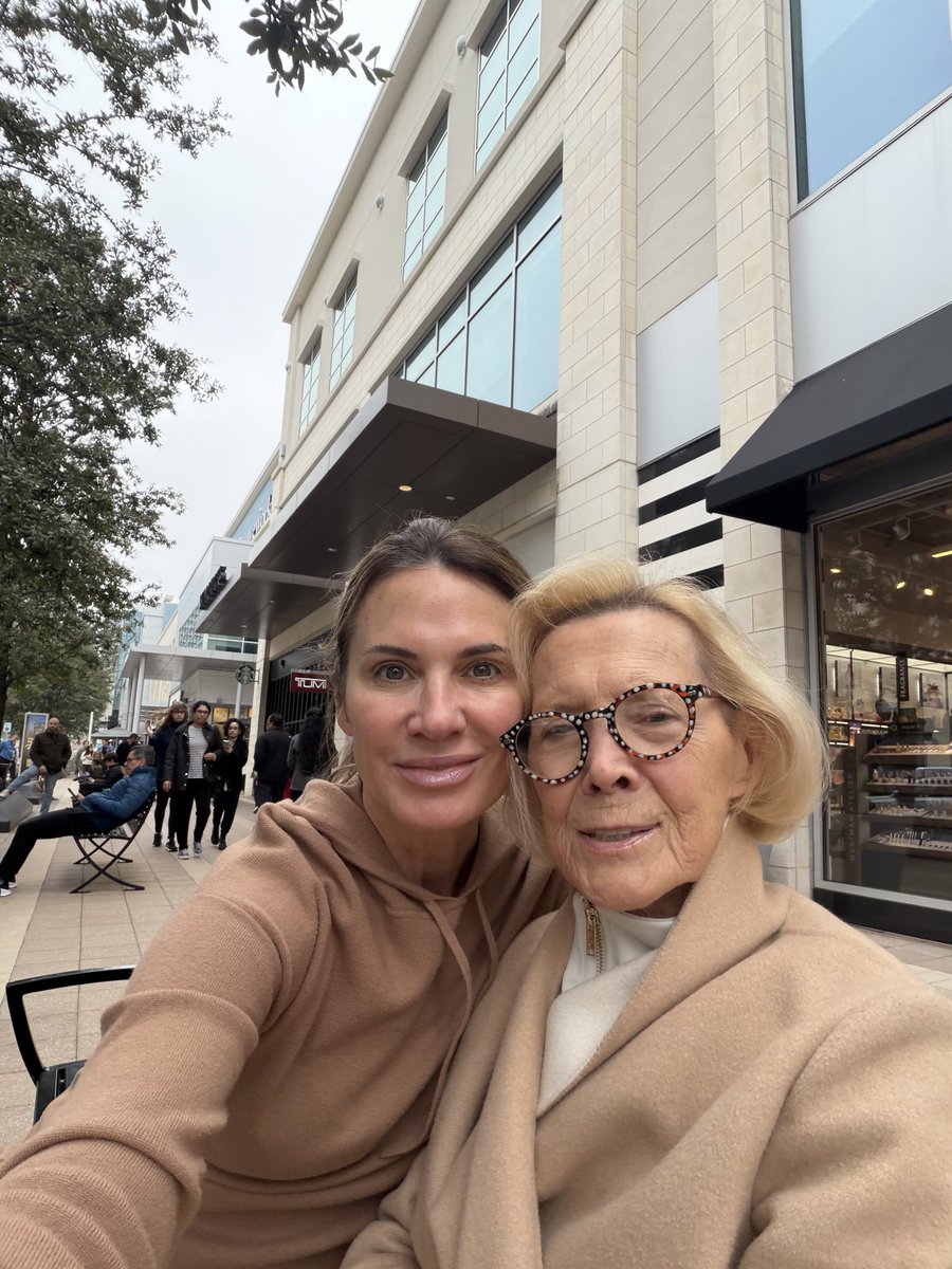 JannaLong tweet media