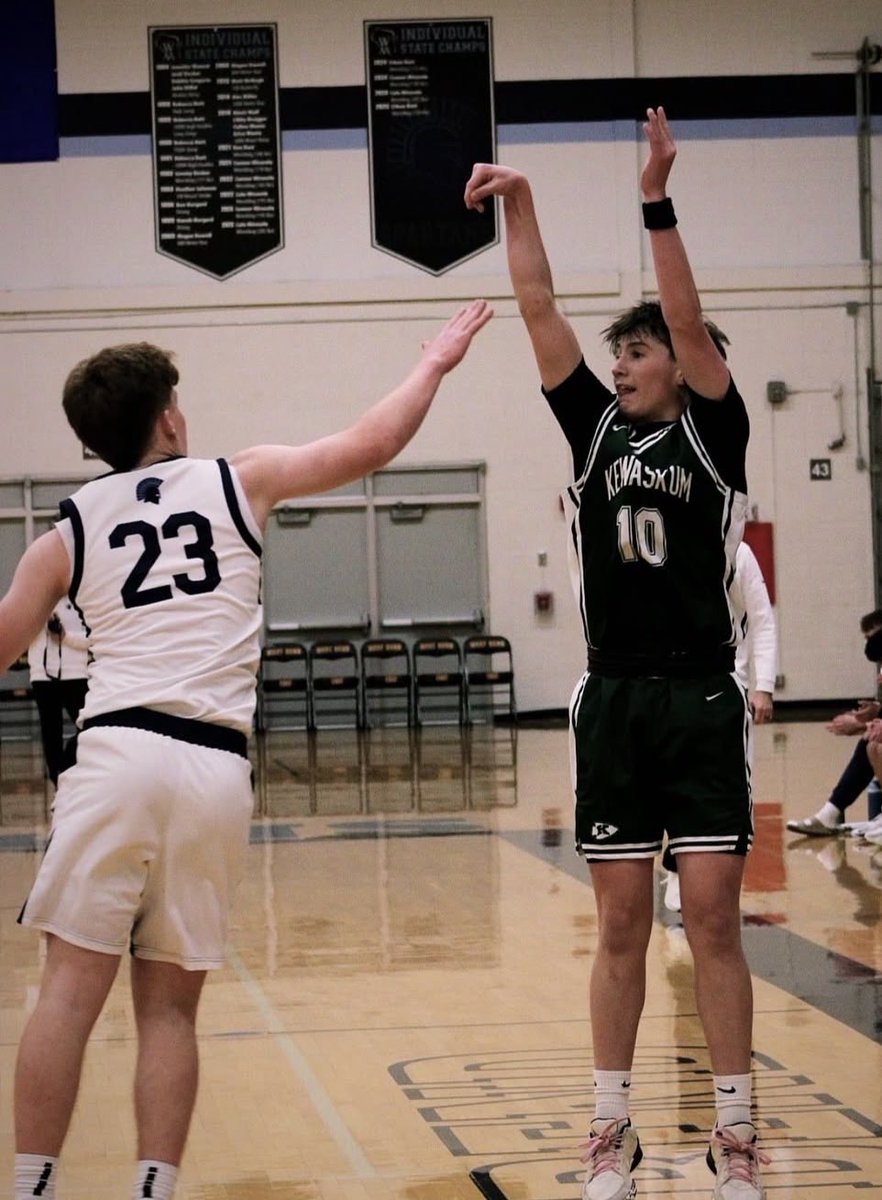 Acorb43's tweet photo. Proud of this kid for being selected by his teammates and coaches as one of the captains as a junior! 🏀#Work2BeDone #BeAGreatTeammate https://t.co/aJ89T5p6Gf