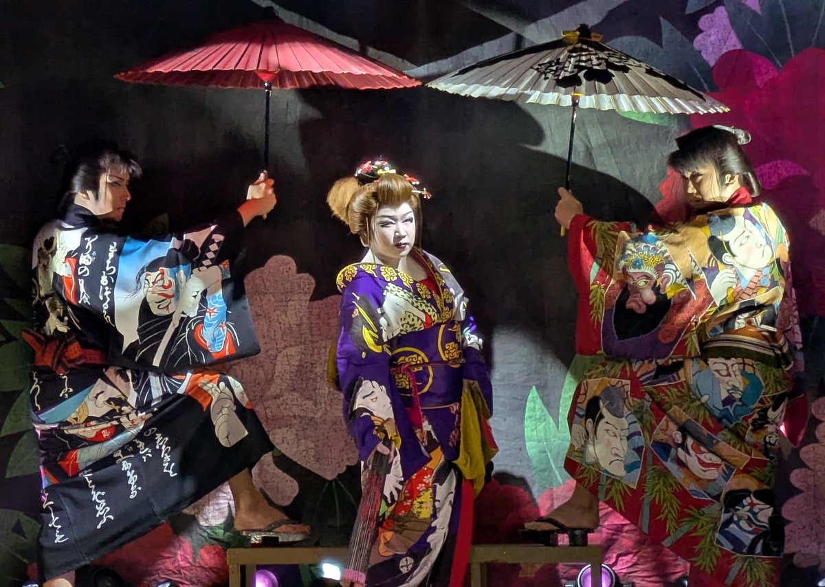 slid80228241's tweet photo. ＼＼🦋魔裟斗祭り🦋／／
三人舞踊✩∗*ﾟ⋆｡˚✩
#龍美麗　#瀬川伸太郎　#龍魔裟斗
#劇団章劇　#TEAM劇龍　
#章劇龍　#浅草木馬館 https://t.co/otx3uadLU9