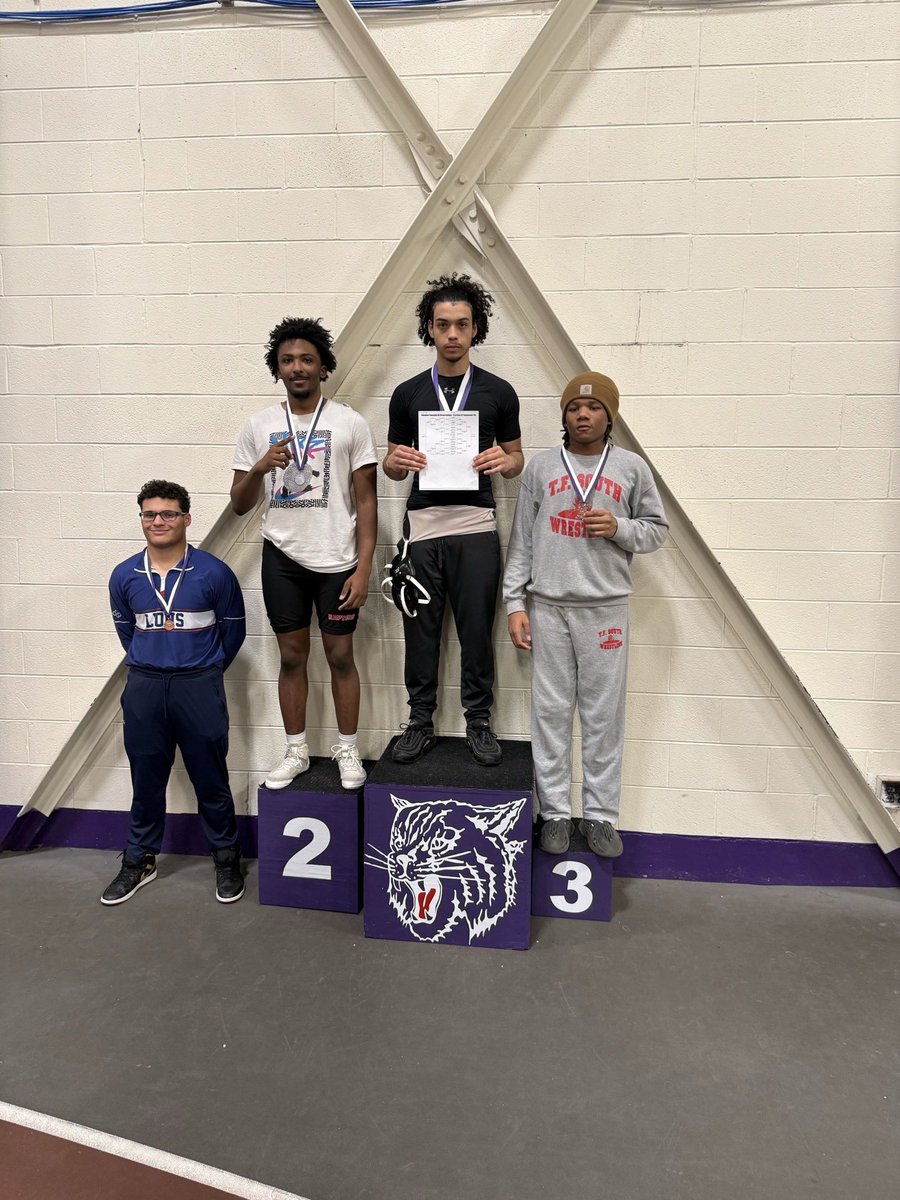 Joshua_J2027's tweet photo. Proud to say that I got 2nd place at my wrestling tournament 4 matches 3:1 with two pins https://t.co/TLqO27BpAZ