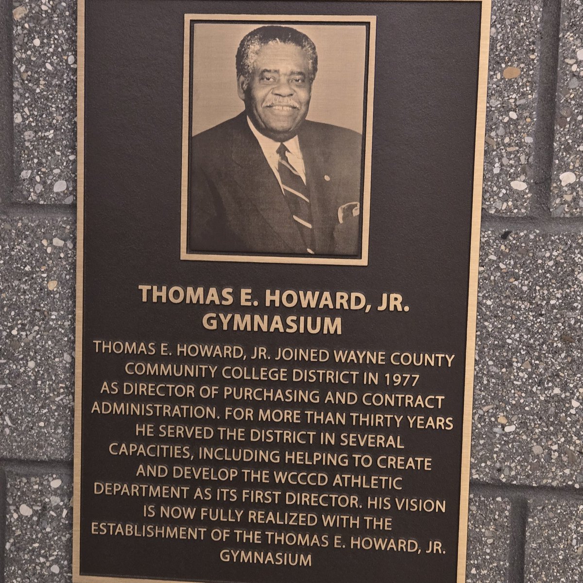 AntonioHitchco1's tweet photo. @mjhitchcock08 and @chartfield140 had a great visit at WCCCD Basketball and Coach Turner at their new state of the art arena downtown that is named after my old AD Thomas Howard.  It was nice to be back home at the birthplace of my college coaching career. https://t.co/aNBnLv26cd
