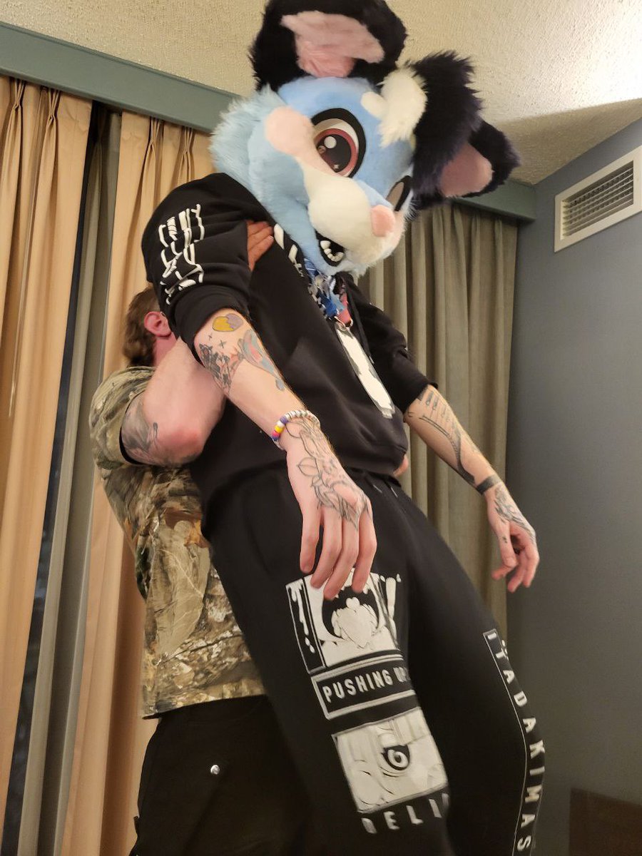 shreddyfox's tweet image. Sometimes you just gotta put @ItsJuneth in air jail