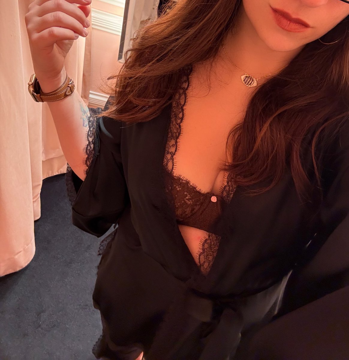 зашла в agent provocateur, охуела от цен, вышла

очень хочется быть богатой :(