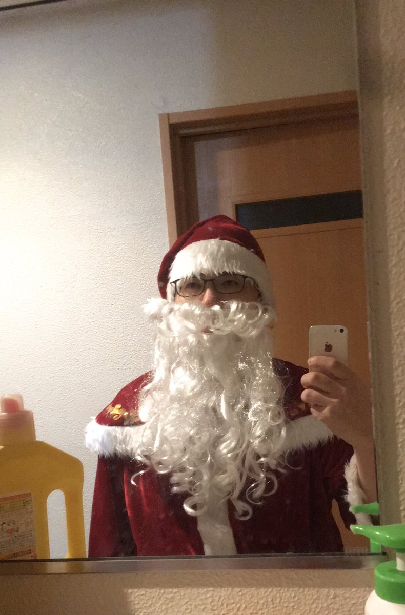 daa_yoshi's tweet photo. 昨日は娘の習い事のクリスマス会でサンタになりました。 https://t.co/WOfQR8jVwg