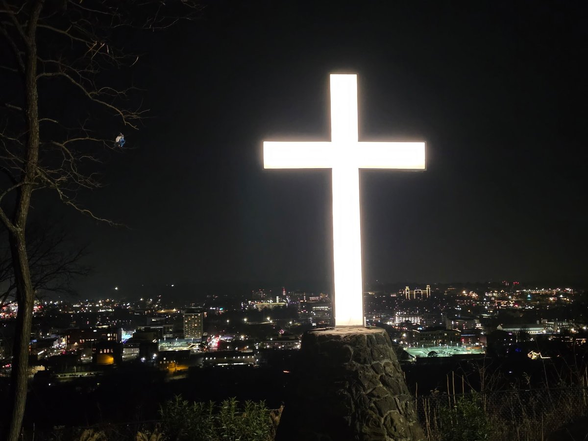 #Fayetteville #Arkansas #Cross #Pray #God #oldmain #lights #Peace #Christmas #Xmas #Holidays #Views #City #NWA #UofA