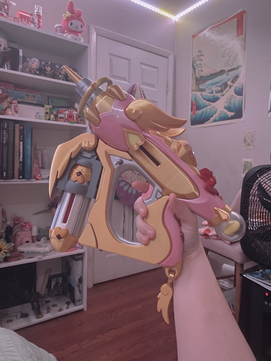 update: SHE’S HERE ⊹ ࣪ ˖🎀 ! !